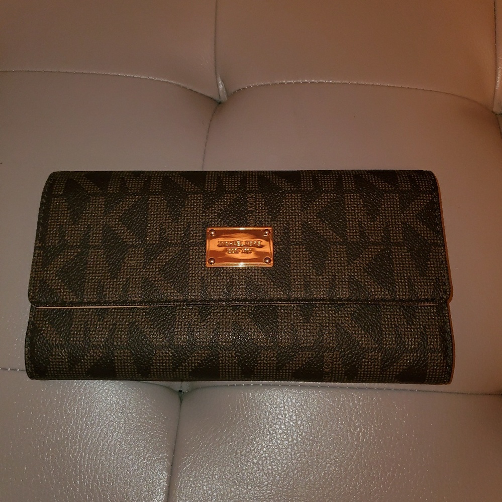 Mk Jet Set Checkbook Wallet